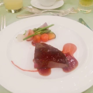 メインのお肉料理。