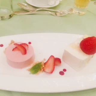 デザート。
ウエディングケーキのお裾分けも。