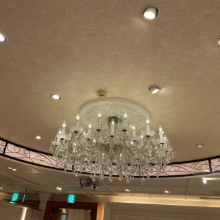 披露宴会場にあるシャンデリア