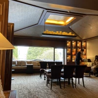 二階の披露宴会場の横のお部屋です