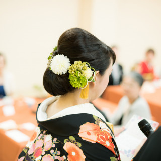 貸衣装屋さんで髪飾りもお借りできます。