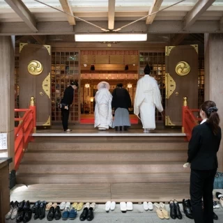 階段があるため、足元に注意が必要です。