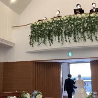 2階には、聖歌隊が4人いらっしゃいます。