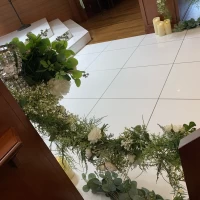 チャペルの椅子の装花