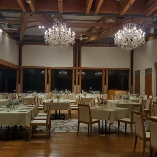 夜の披露宴会場