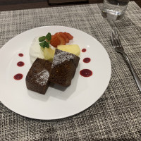 季節のフルーツ入りケーキ