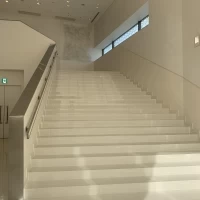 雨天でも大階段