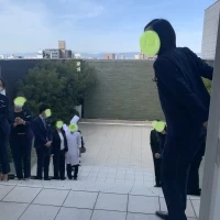 大階段のフラワーシャワー