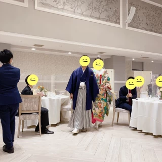 ホワイトとベージュが基調の会場