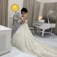 高砂横のピアノ真っ白で可愛かった！