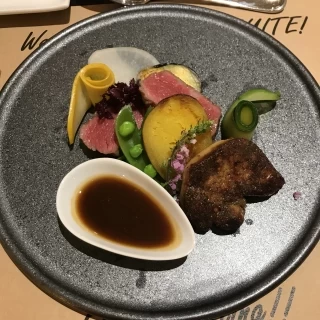 メインの肉とフォアグラです。