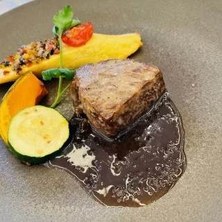 メイン肉料理