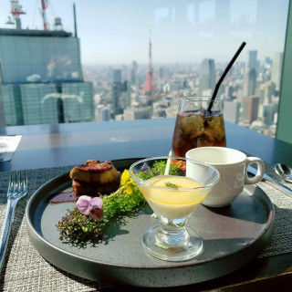 試食も東京タワーを眺めながら頂けます。
