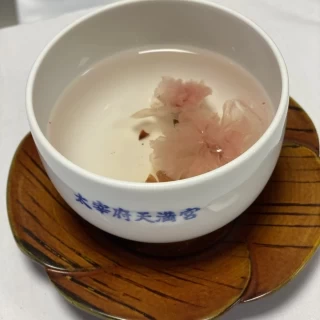 太宰府天満宮にて振舞っていただいた桜茶