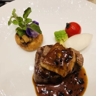 お肉料理です
