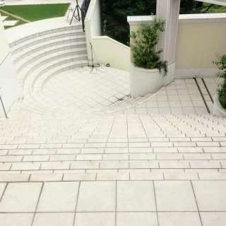 チャペル外の大階段