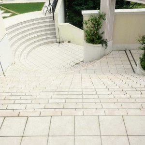 チャペル外の大階段|580625さんのセントアクアチャペル横浜の写真(1196462)