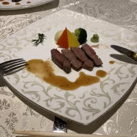 ステーキ目の前で焼いてくれました。