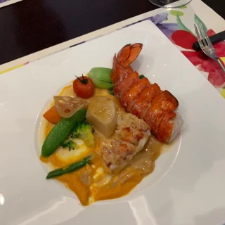 ソースがとても美味しくパンと合う。