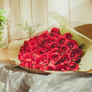 サプライズで用意したバラの花束|580975さんのルクリアモーレ池袋駅前の写真(1168496)