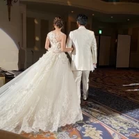 衣装は帝国ホテル大阪内のイリーダメゾさんでお借りしたもの。