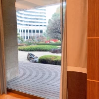 自動カーテンなので演出が可能です。