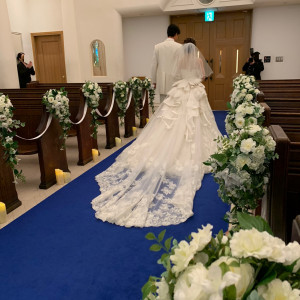 都会的な雰囲気の中でスタイリッシュでゴージャスな結婚式 ステンドグラスが美しく 教会での結婚式に憧れる花嫁さんにおす 口コミ 評判 アニヴェルセル 表参道 ウエディングパーク