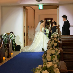 都会的な雰囲気の中でスタイリッシュでゴージャスな結婚式 ステンドグラスが美しく 教会での結婚式に憧れる花嫁さんにおす 口コミ 評判 アニヴェルセル 表参道 ウエディングパーク