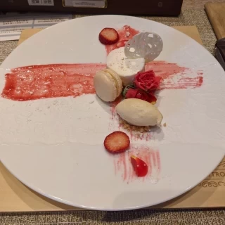 可愛い上に美味しく、パティシエの方も感じが良かったです。