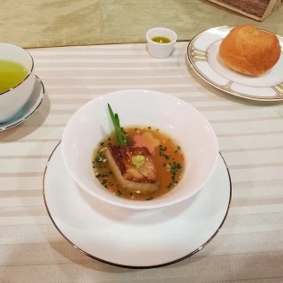 洋風とも和風ともとれるようなスープで美味しかったです！