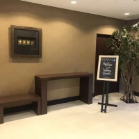 木基調の受付