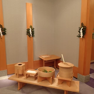 神殿の入り口には、手水。