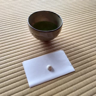 茶室でいただいたお茶です。和室なのでくつろぐことができました