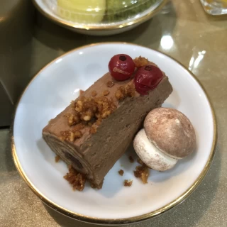 式の後にデザートビュッフェのケーキを食べれました