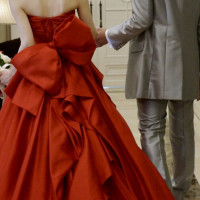 お色直しは式場提携のリボンが特徴的な赤いドレスをチョイス