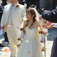 晴天の中でガーデンでフラワーシャワー(⌒‐⌒)