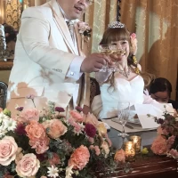 せっかくなのでティアラも飾り髪には花を散りばめました(^_^
