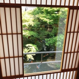 外がみえるしょうじになっているそうです。