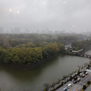 おほりが見えます、雨でも綺麗でした|581950さんのKKRホテル東京の写真(1224005)