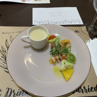 試食　オマールエビのサラダと季節のポタージュ