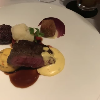 お肉料理です