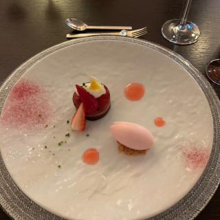 いちごと桜の春を感じるデザート