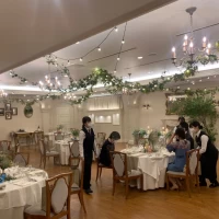 ナチュラルテイストの披露宴会場