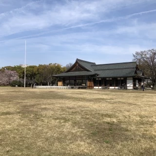 会場前はこのように開けています