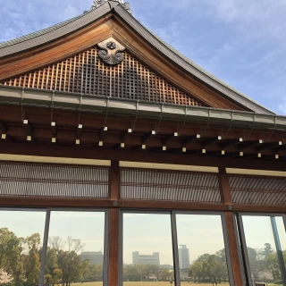 外からはマジックミラーで見えない構造