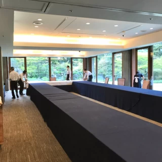 横広の披露宴会場