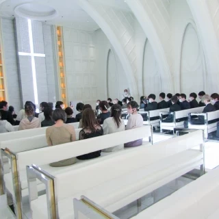 神聖な雰囲気の挙式会場