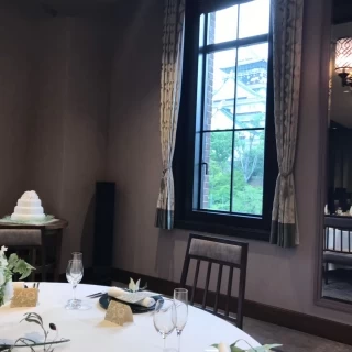 窓から大阪城が見えます