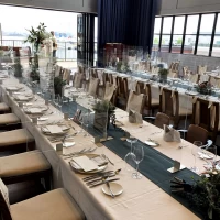 披露宴会場テーブル