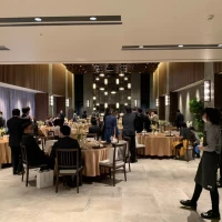 ガーデンセレモニーが終わり、披露宴が始まる前の様子